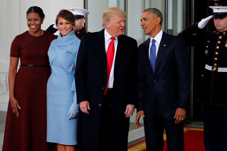 Obama e sua mulher, Michelle, recebem Trump e Malania na Casa Branca