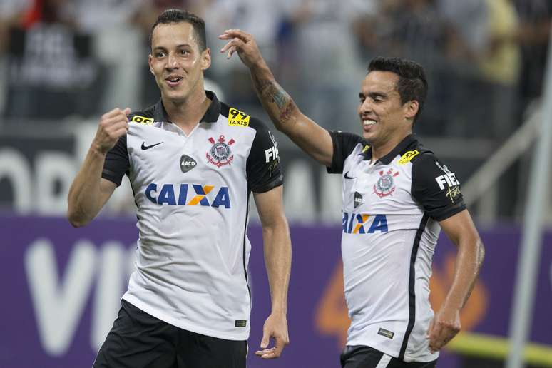 Rodriguinho era reserva de Jadson na campanha do título do Campeonato Brasileiro de 2015 conquistado pelo Corinthians