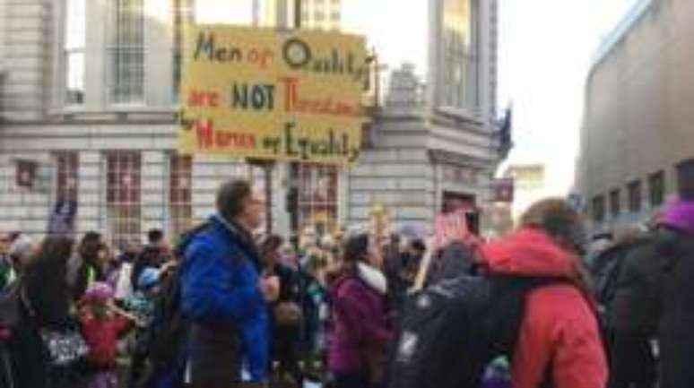 Muitos homens também compareceram à passeata em Londres