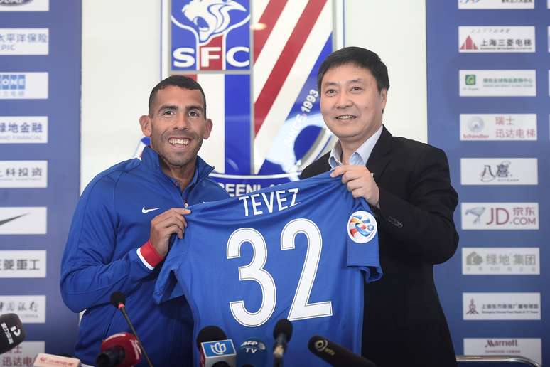 O argentino Carlitos Tévez foi apresentado pelo Shanghai Shenhua 