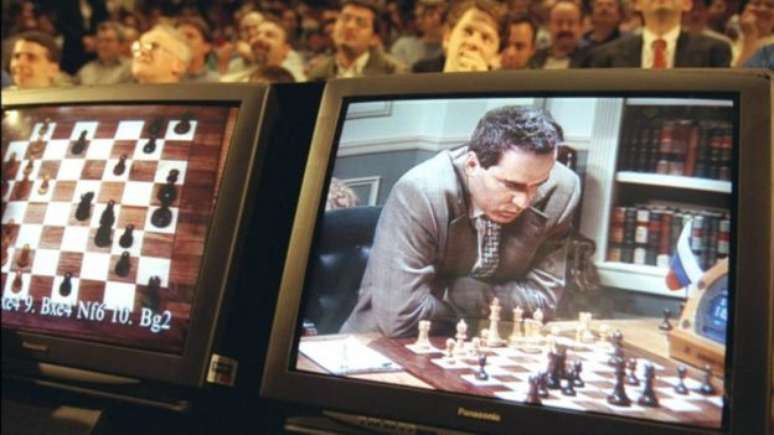 Gary Kasparov perdeu do computador, venceu a multidão mas acredita que o jogo contra 50 mil pessoas foi o maior da história do xadrez