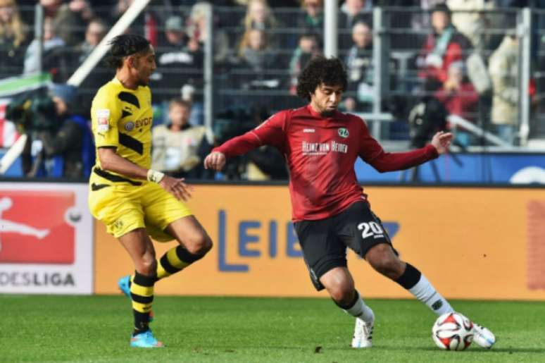 Felipe Trevizan é canhoto e joga pelo lado esquerdo (Foto: Hannover/Divulgação)