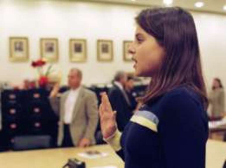 Em 1998, Dominique Moceanu processou os pais por esbanjarem o que ela havia ganho ap&oacute;s a Olimp&iacute;ada de Atlanta