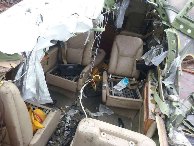 Partes do avi&atilde;o que caiu em Paraty s&atilde;o entregues &agrave; Aeron&aacute;utica