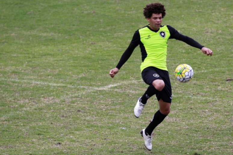 Camilo voltou ao Botafogo após defender a Seleção Brasileira (Foto: Vitor Silva/SSPress/Botafogo)