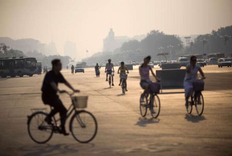 Nesta época, centenas de milhões de cidadãos do país percorrem grandes distâncias para se reunir com suas famílias para o Ano Novo Lunar (28 de janeiro).
