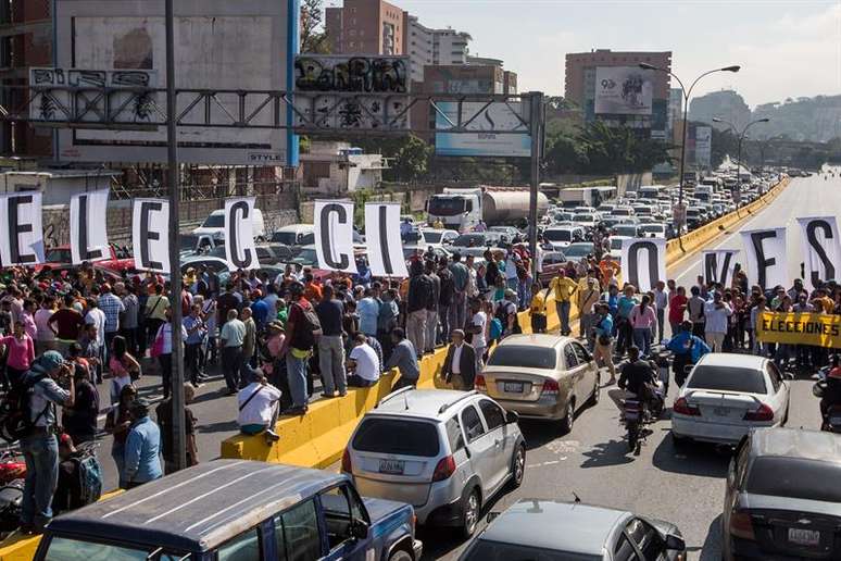 Protesto ocorrido nesta terça-feira em Caracas pede eleições gerais na Venezuela