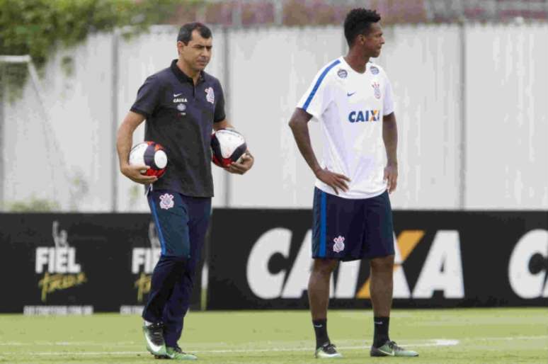 Jô marcou o único gol dos 40 minutos de treinamento técnico comandado por Fabio Carille (Foto: Daniel Augusto Jr)