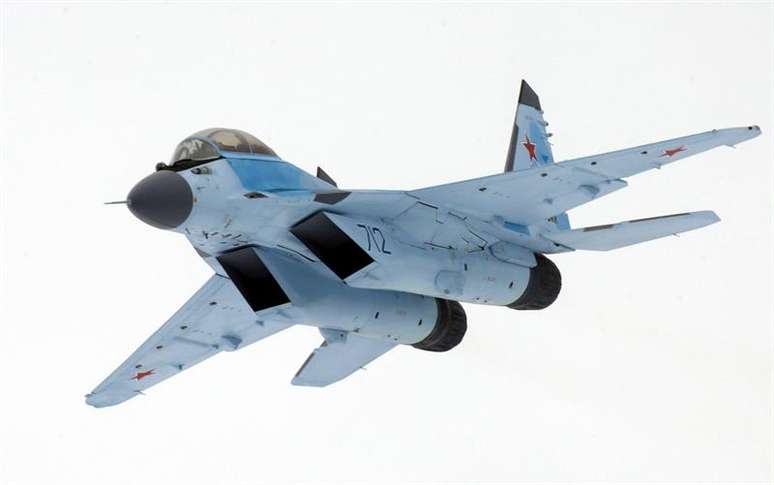 Caça russo Mig-35 durante voo de apresentação em Moscou