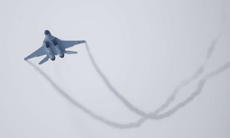 Caça russo Mig-35 durante voo de apresentação em Moscou