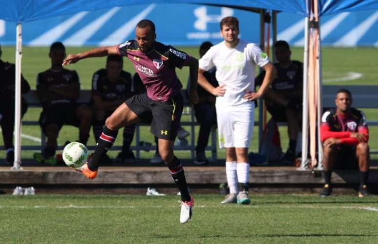 Volante Wesley em ação pelo São Paulo (Foto: Rubens Chiri/saopaulofc.net)