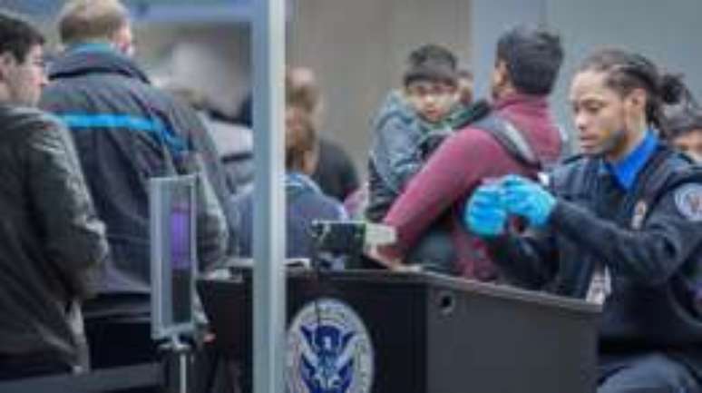 Advogados de imigração não sabem se serão suspensas viagens de seus clientes, especialmente os de países muçulmanos.