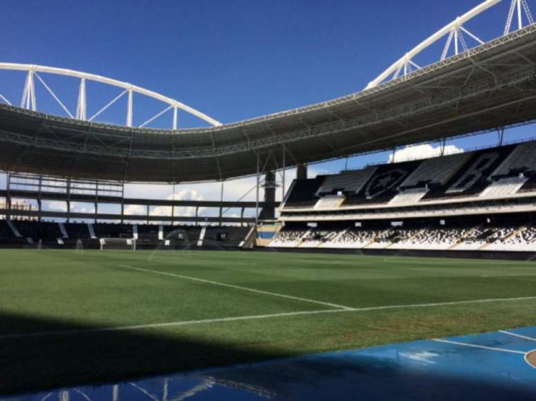 Novo Setor Norte do estádio seria, pelo projeto original, sem nenhum tipo de assento (Foto: Divulgação/Botafogo)
