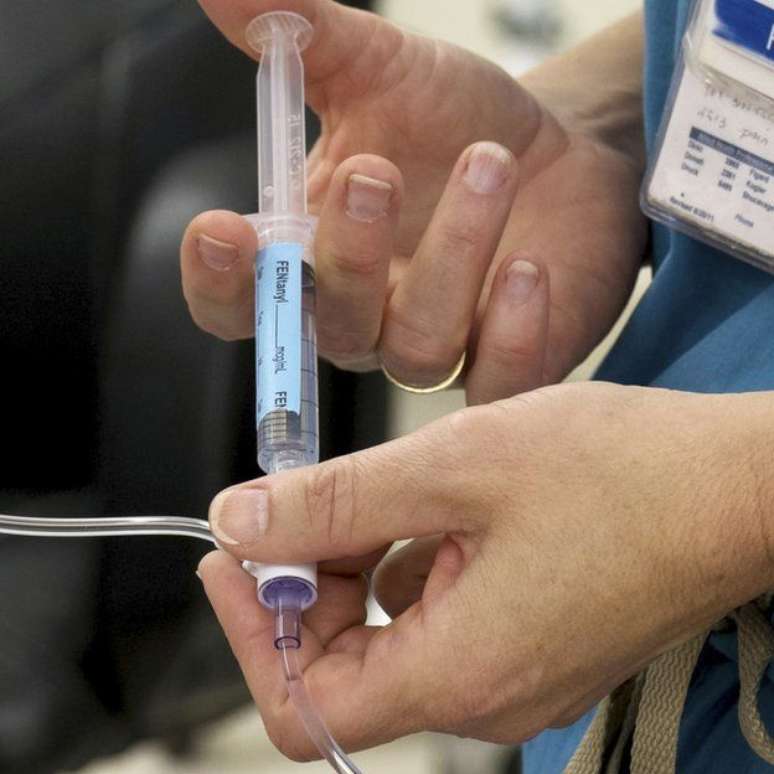 Donna lembra que a anestesia foi injetada na sua veia, assim como uma droga paralisante.