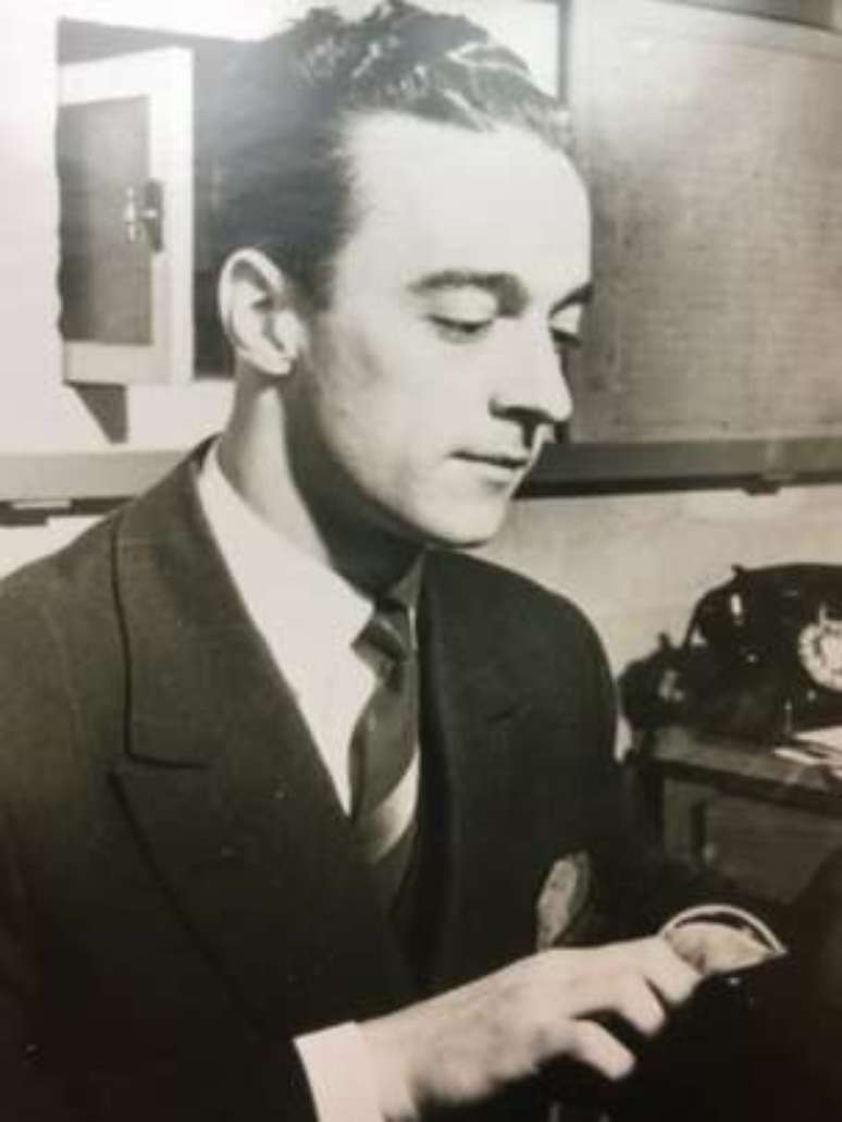 Último romance, "Memórias de Aldenham House (1989)", explora o ambiente vivido pelo autor entre 1941 e 1947, quando trabalhou como jornalista na BBC