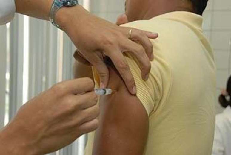 Vacinação é a principal estratégia para conter o surto de febre amarela