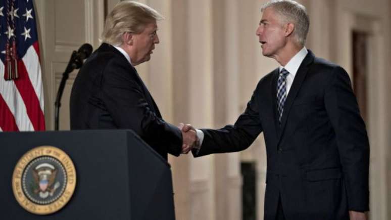 O juiz Neil Gorsuch, de 49 anos, foi indicado pelo presidente dos EUA para ocupar a vaga deixada pelo juiz Antonin Scalia na Suprema Corte norte-americana 