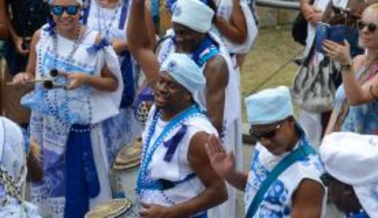 Os integrantes dos Filhos de Gandhi se reuniram no Cais do Valongo