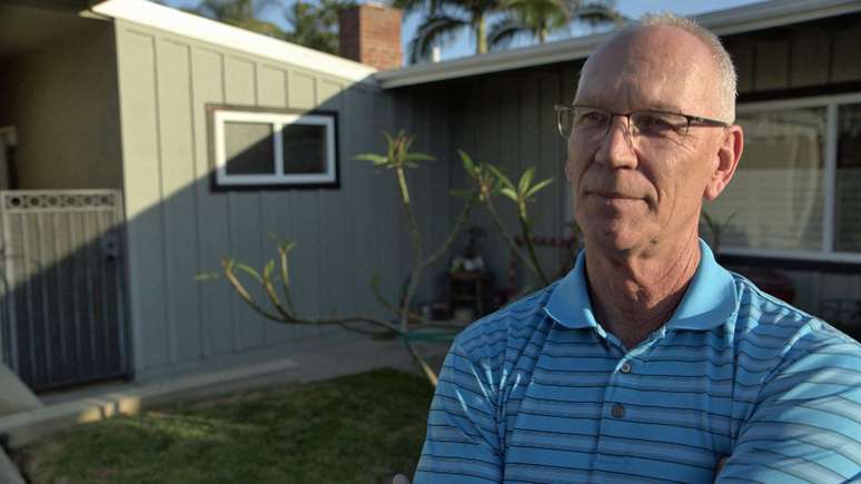 Em uma manh&atilde; de agosto de 2016, o vizinho Jerry chamou a pol&iacute;cia ap&oacute;s encontrar Marry Jo e Roger presos em um cercado na casa destru&iacute;da pelo fogo