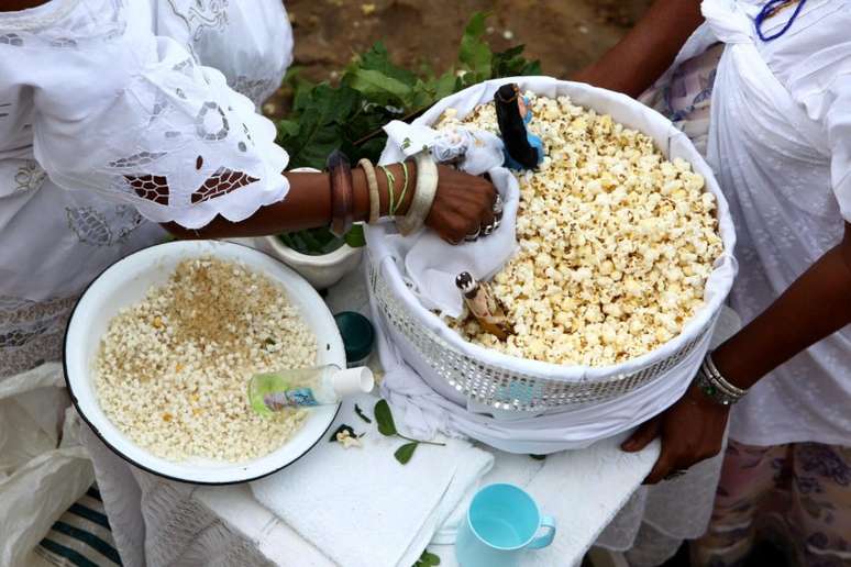 A tradi&ccedil;&atilde;o diz que as oferendas a Iemanj&aacute; come&ccedil;aram a ser feitas pelos pescadores em 1923, quando um grupo de pescadores ofereceu presentes &agrave; Rainha do Mar ap&oacute;s um per&iacute;odo de escassez de peixes.