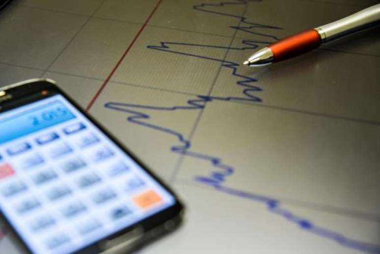 A projeção para a inflação, medida pelo Índice Nacional de Preços ao Consumidor Amplo (IPCA) é 4,3% este ano, e 4,5% em 2018. A estimativa anterior do governo para a inflação este ano era 4,7%.