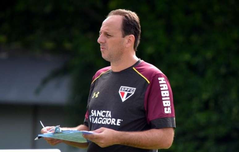 O técnico Rogério Ceni não apresentou surpresas na escolha do time titular do São Paulo para a estreia no Campeonato Paulista