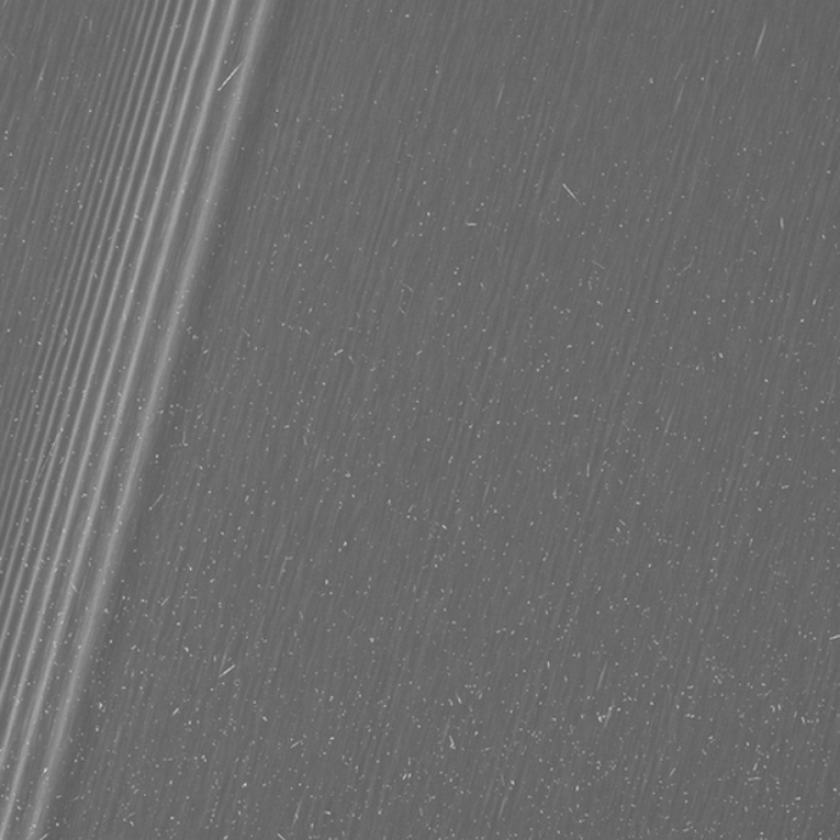 A sonda envia imagens de Saturno h&aacute; 13 anos e termina em setembro pr&oacute;ximo. 