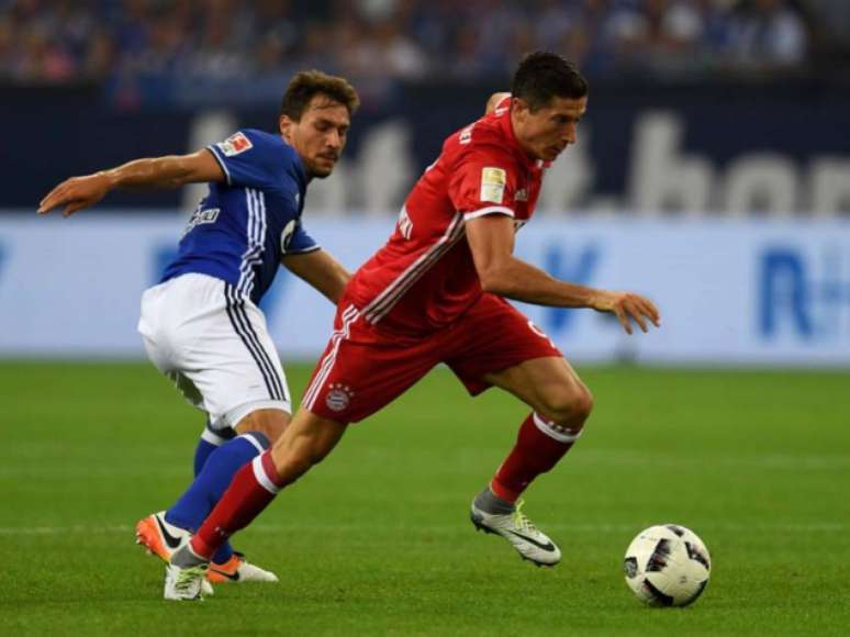 Schalke e Bayern se enfrentam neste sábado (Foto: AFP)