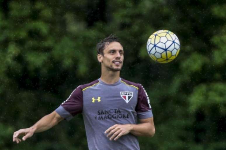 Rodrigo Caio é um dos líderes de Ceni em campo