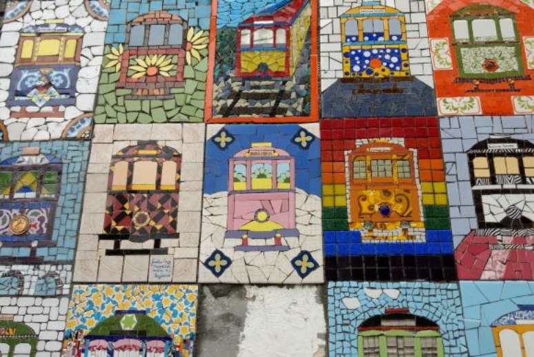 Rio de Janeiro - Mosaicos que homenageiam o bondinho de Santa Teresa foram instalados hoje em uma casa do bairro carioca