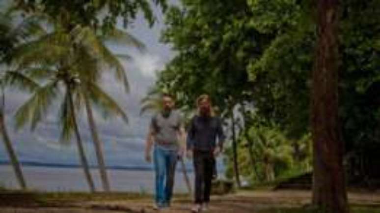 Stefan Pilipa (&agrave; esquerda) encontra o irm&atilde;o Anton, que ficou desaparecido por cinco anos.