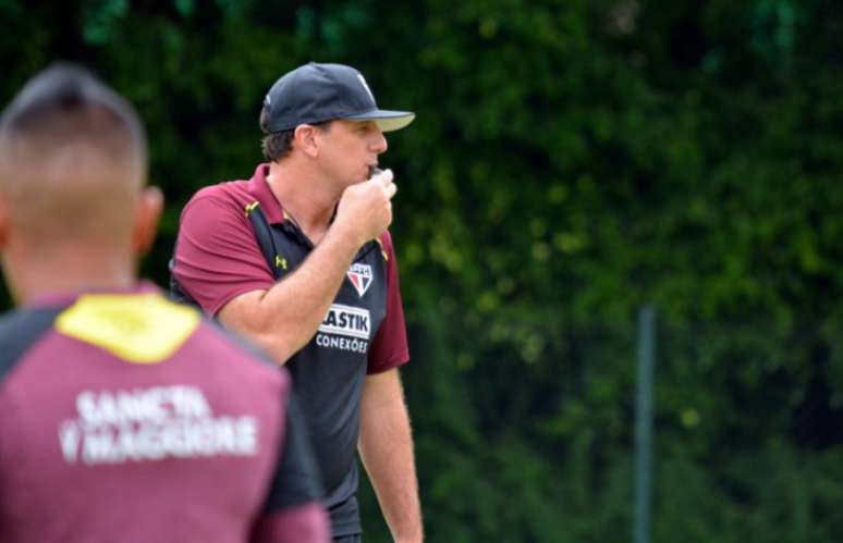 Rogério Ceni comandou treino do São Paulo nesta terça (Foto: Igor Amorim/saopaulofc.net)