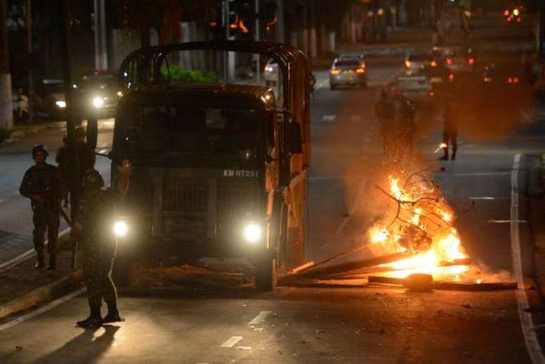 Clima de tensão durante protesto de moradores em frente ao Comando Geral da Polícia Militar do Espírito Santo em Maruípe (/Agência Brasil)