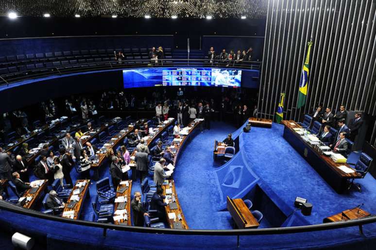 Reforma do Ensino Médio é aprovada no Senado.