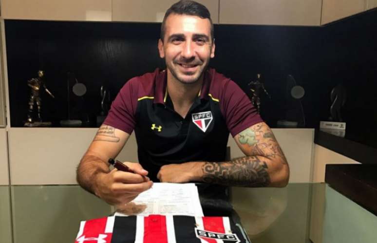 Contrato foi assinado nesta sexta-feira e jogador pode ser apresentado no domingo (Foto: saopaulofc.net)