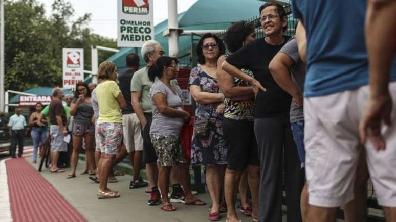 Entrada de supermercados registraram filas de até duas horas na Grande Vitória 