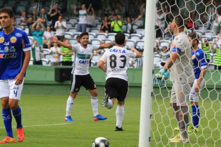 Dupla Kleber e Henrique Almeida brilha e Coxa bate o Foz (Foto: Divulgação/ Coritiba)