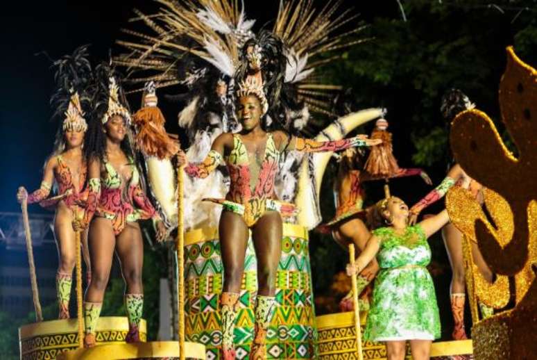 Belo Horizonte – Sete escolas do Grupo Especial desfilam na terça-feira de Carnaval na Avenida Afonso Pena