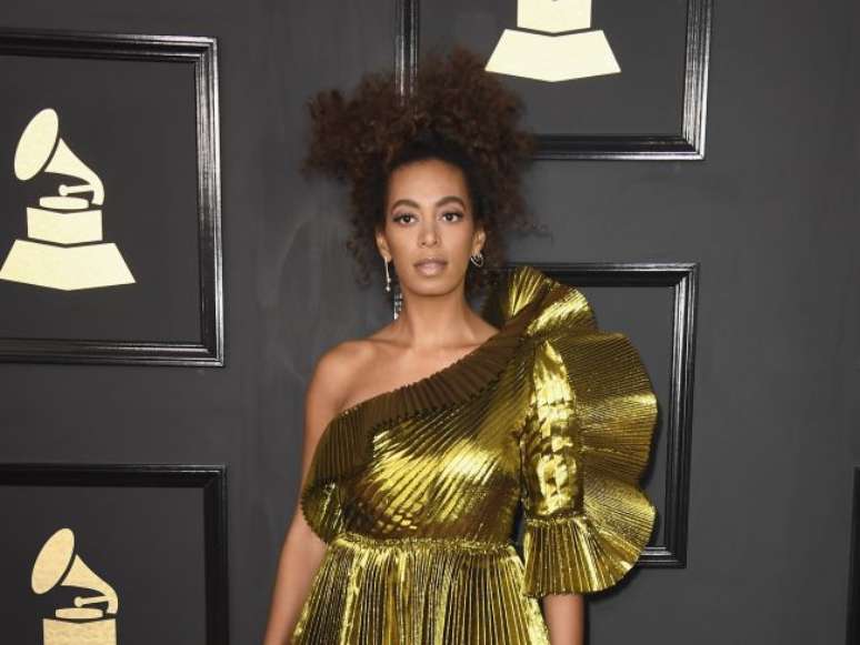 Solange Knowles de Gucci na 59ª edição do Grammy Awards, em Los Angeles, Estados Unidos, em fevereiro de 2017