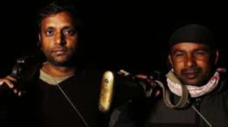 Guardas como Avdesh e Jibeshwar t&ecirc;m poder de atirar em invasores do parque