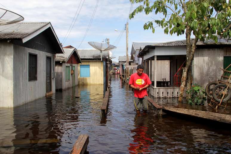Imagem de arquivo da maior cheia da História do Amazonas em 2012, que deixou 52 municípios em estado de emergência incluindo a capital Manaus, cerca de 80 mil famílias ficaram desabrigadas. Foto produzida em 13/03/2012.