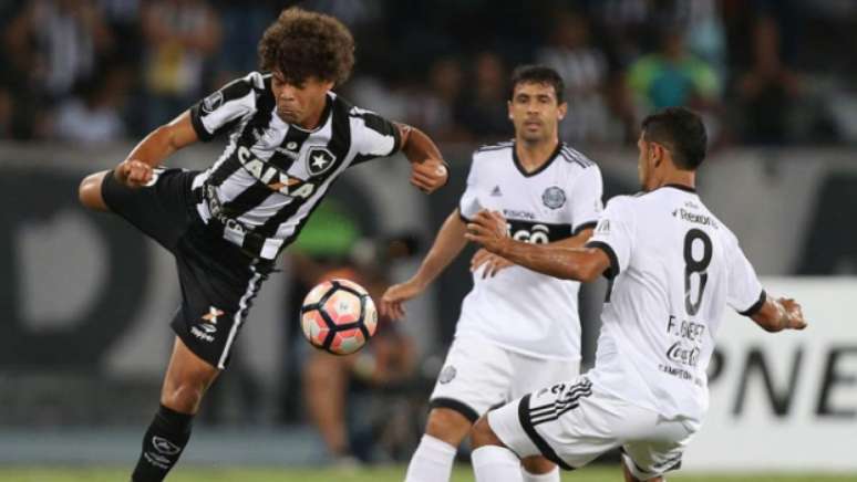 Camilo voltou ao time após ser desfalque por conta de dores (Foto: Satiro Sodré/SSPress/Botafogo)