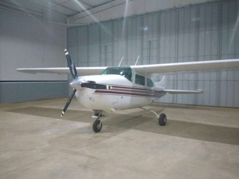 Avi&atilde;o passaria a noite em um hangar no aeroporto de Par&aacute; de Minas.