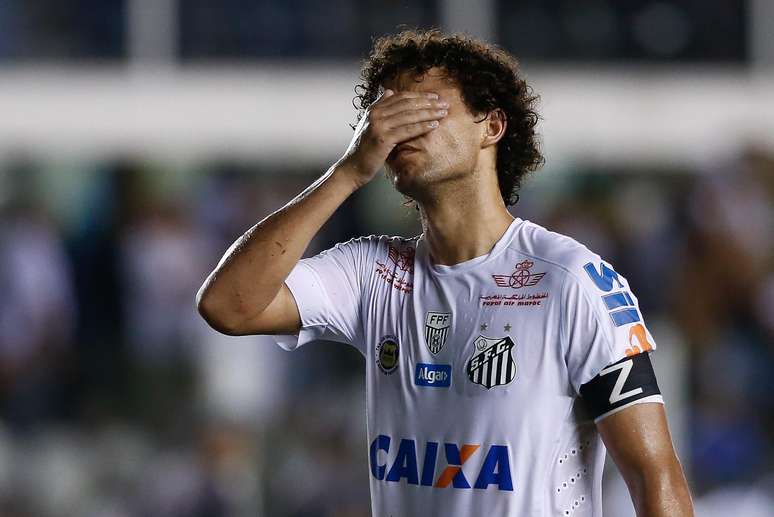 Victor Ferraz lamenta derrota do Santos no clássico com o São Paulo, na Vila Belmiro