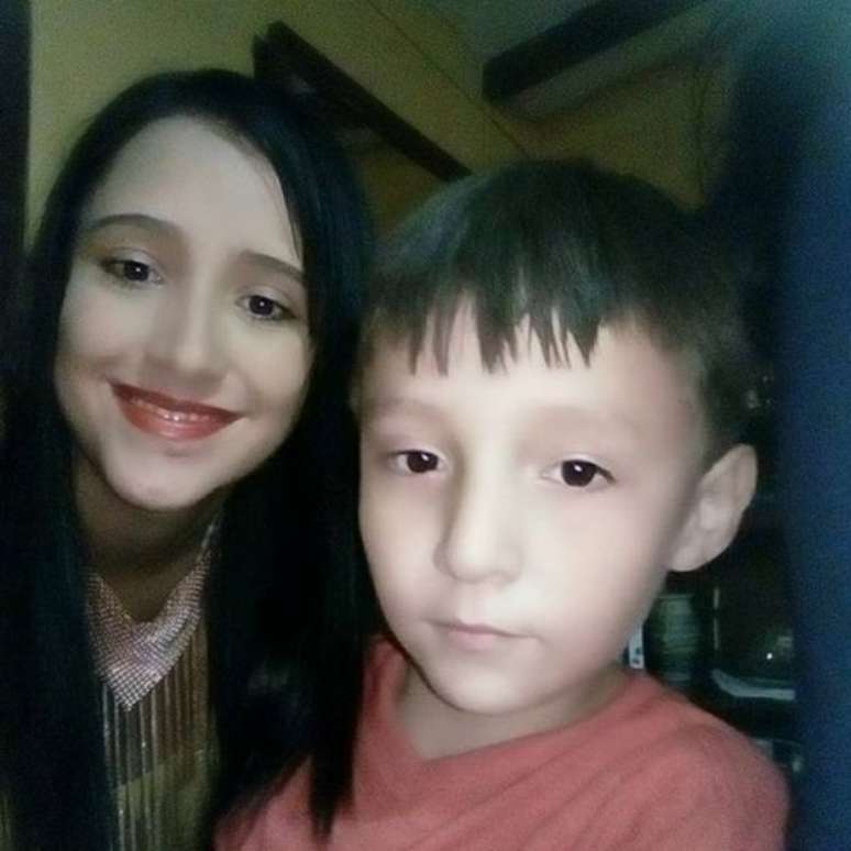 Ximena Su&aacute;rez contou que tem recebido ajuda dos pais para pagar as contas dos m&eacute;dicos e sustentar os dois filhos pequenos 