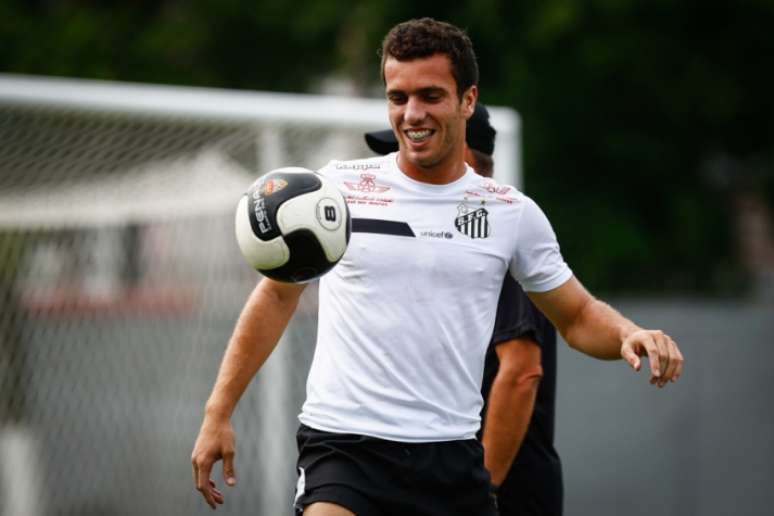 Serginho foi emprestado ao Santo André (Foto: Ricardo Saibun / Santos FC)