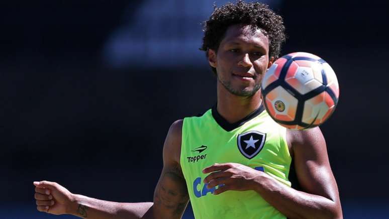 Por ter levado três cartões amarelos, Jonas é o único desfalque que não sofreu lesão (Vitor Silva/SSPress/Botafogo)