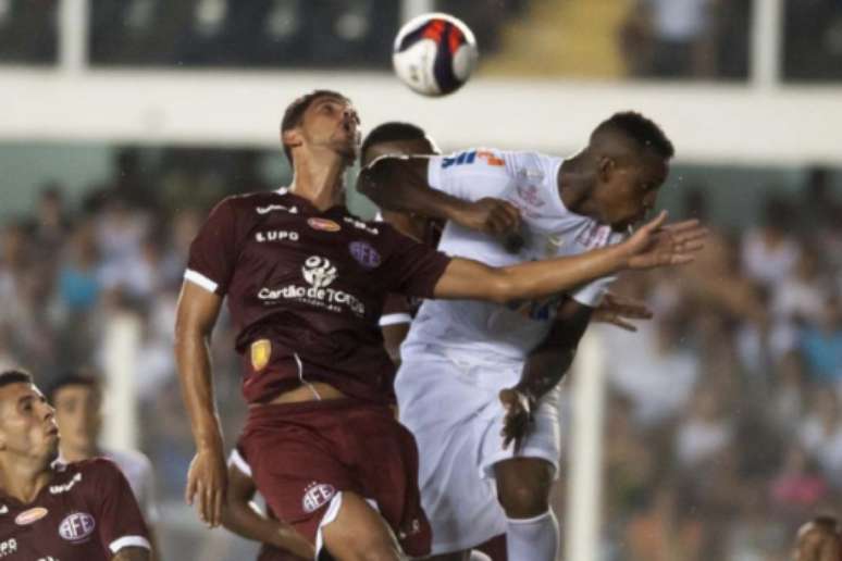 Cleber estreou com expulsão no Santos (Foto: Ivan Storti / Santos FC)