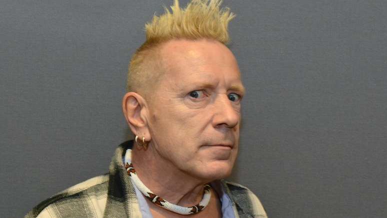 O ex-vocalista da banda Sex Pistols e ícone do punk rock Johnny Rotten foi um dos primeiros entrevistados de Suroosh Alvi