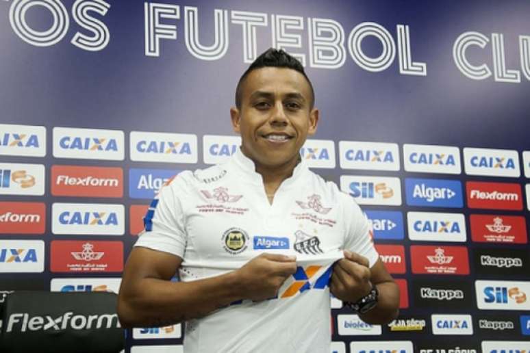 Vladimir Hernández na apresentação ao Santos